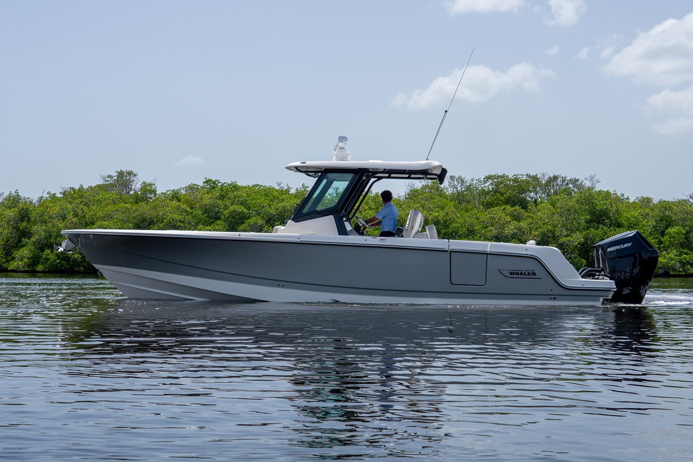 2026 Boston Whaler 330 Outrage 34