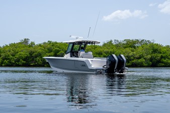 Boston Whaler 330 Outrage 1 2026 Boston Whaler 330 Outrage 2