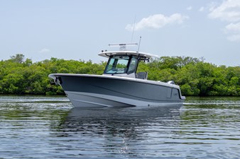 Boston Whaler 330 Outrage 2 2026 Boston Whaler 330 Outrage 3