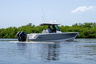Boston Whaler 330 Outrage 3 2026 Boston Whaler 330 Outrage 4