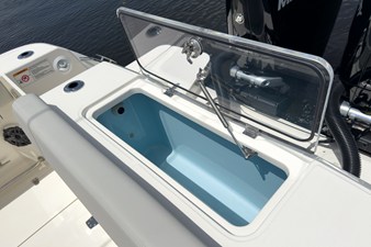 2026 Boston Whaler 330 Outrage 7