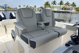 2026 Boston Whaler 330 Outrage 14