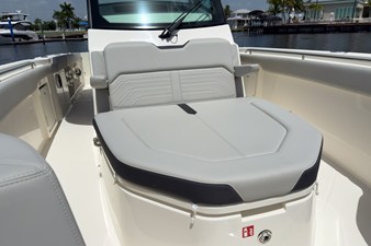 2026 Boston Whaler 330 Outrage 19