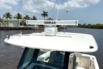 2026 Boston Whaler 330 Outrage 23