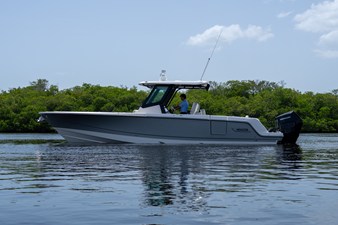 2026 Boston Whaler 330 Outrage 26