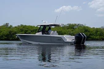 2026 Boston Whaler 330 Outrage 27