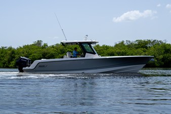 2026 Boston Whaler 330 Outrage 30