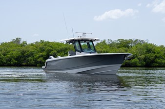 2026 Boston Whaler 330 Outrage 31