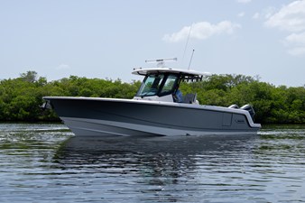 2026 Boston Whaler 330 Outrage 32