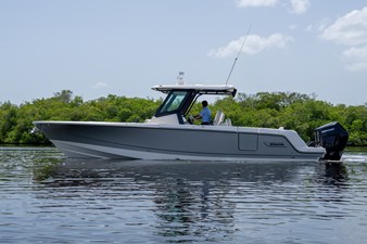 2026 Boston Whaler 330 Outrage 34