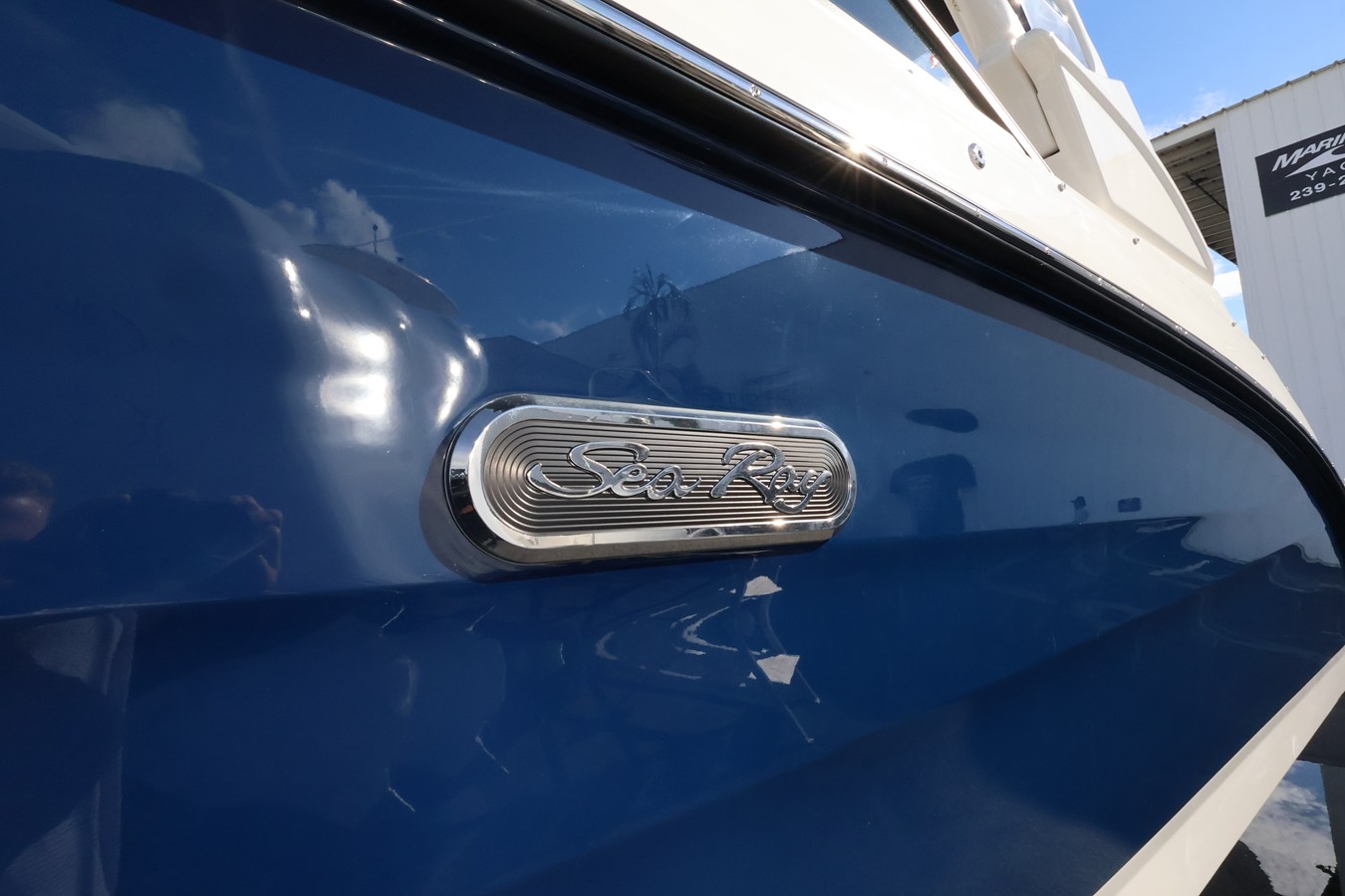 2027 Sea Ray SDX 270 Outboard 2