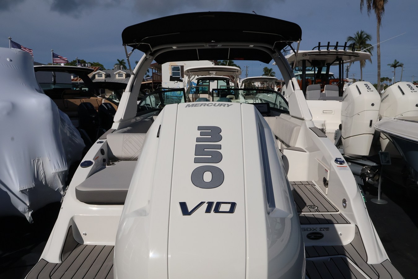 2027 Sea Ray SDX 270 Outboard 7