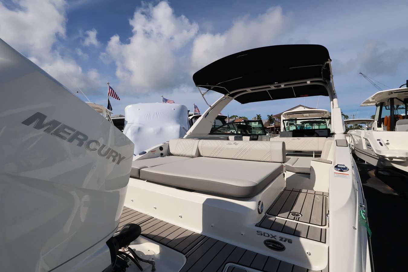 2027 Sea Ray SDX 270 Outboard 8
