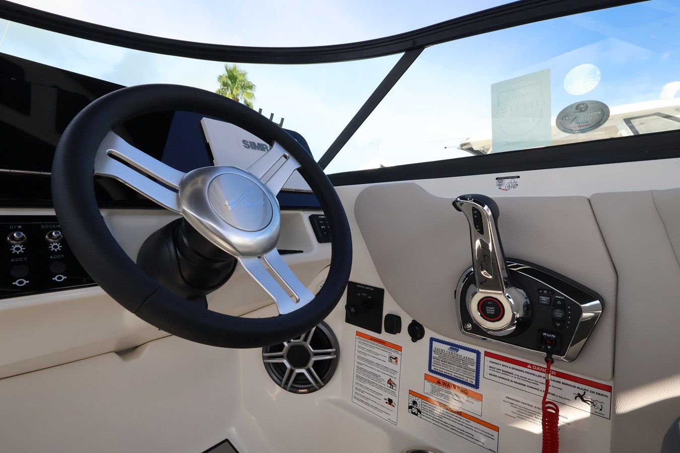 2027 Sea Ray SDX 270 Outboard 19