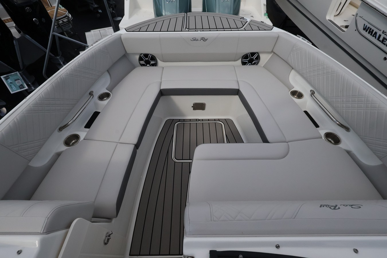 2027 Sea Ray SDX 270 Outboard 27