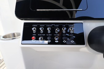 Sea Ray SDX 270 Outboard 20 2027 Sea Ray SDX 270 Outboard 21
