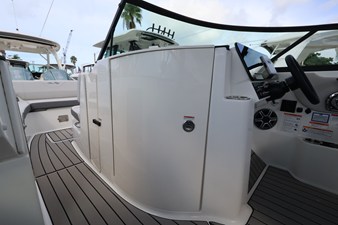Sea Ray SDX 270 Outboard 21 2027 Sea Ray SDX 270 Outboard 22