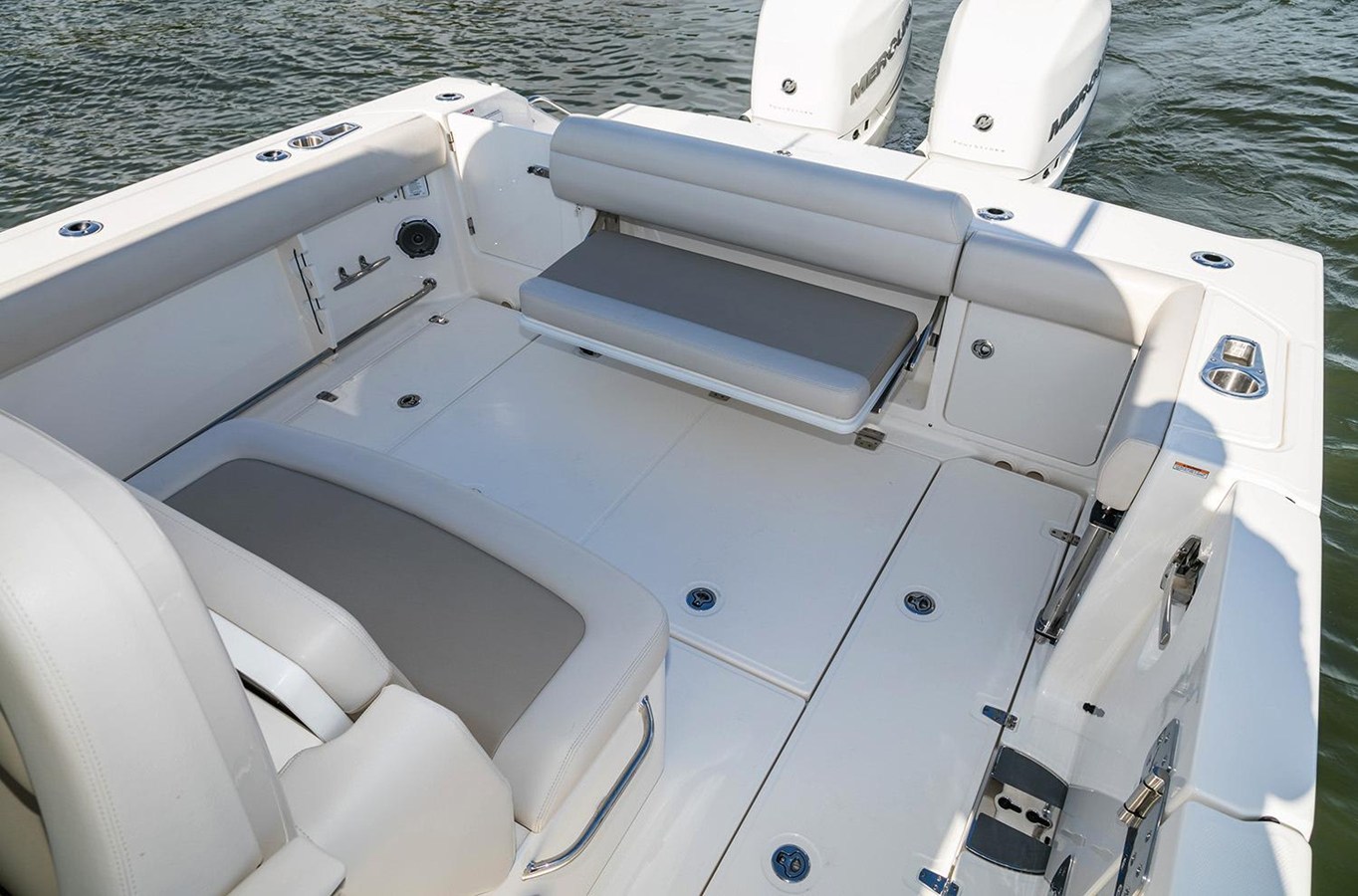 2027 Boston Whaler 330 Outrage 12