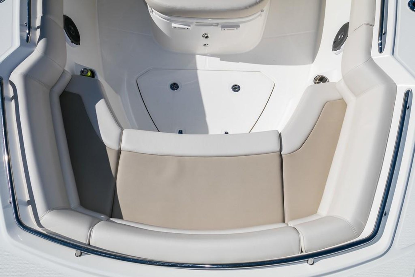 2027 Boston Whaler 330 Outrage 18