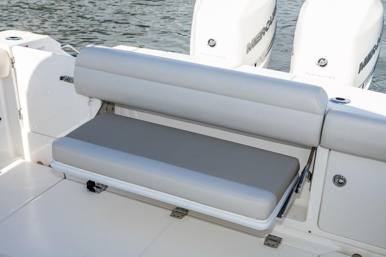 2027 Boston Whaler 330 Outrage 20