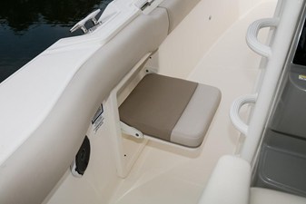 2027 Boston Whaler 330 Outrage 16