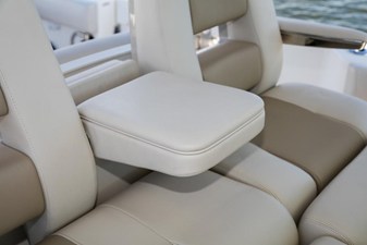 2027 Boston Whaler 330 Outrage 19