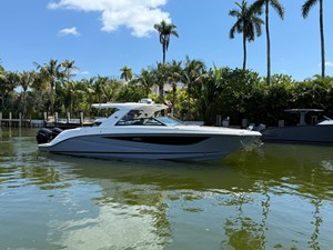 Sea Ray SLX 400 Outboard 0 2026 Sea Ray SLX 400 Outboard 1