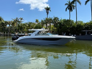 Sea Ray SLX 400 Outboard 1 2026 Sea Ray SLX 400 Outboard 2