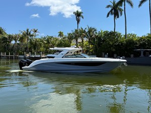 Sea Ray SLX 400 Outboard 2 2026 Sea Ray SLX 400 Outboard 3