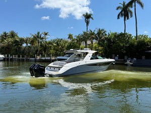 Sea Ray SLX 400 Outboard 8 2026 Sea Ray SLX 400 Outboard 9