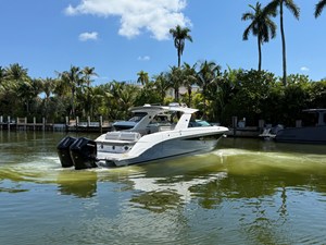 Sea Ray SLX 400 Outboard 9 2026 Sea Ray SLX 400 Outboard 10