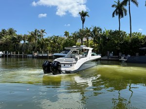 Sea Ray SLX 400 Outboard 10 2026 Sea Ray SLX 400 Outboard 11