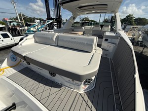 Sea Ray SLX 400 Outboard 21 2026 Sea Ray SLX 400 Outboard 22