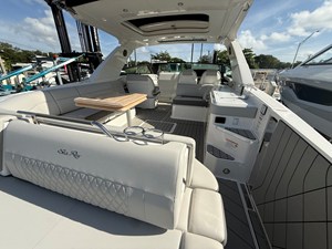 Sea Ray SLX 400 Outboard 22 2026 Sea Ray SLX 400 Outboard 23