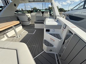 Sea Ray SLX 400 Outboard 23 2026 Sea Ray SLX 400 Outboard 24