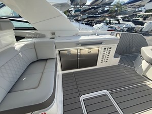 Sea Ray SLX 400 Outboard 25 2026 Sea Ray SLX 400 Outboard 26