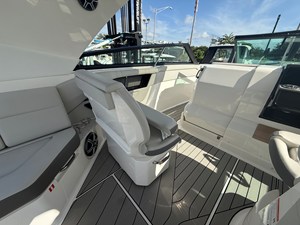 Sea Ray SLX 400 Outboard 30 2026 Sea Ray SLX 400 Outboard 31