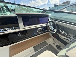 Sea Ray SLX 400 Outboard 33 2026 Sea Ray SLX 400 Outboard 34