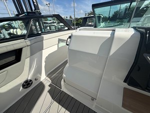 Sea Ray SLX 400 Outboard 34 2026 Sea Ray SLX 400 Outboard 35