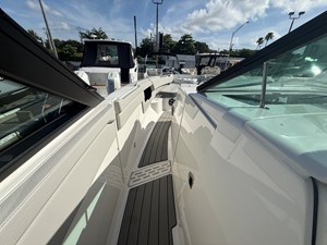 Sea Ray SLX 400 Outboard 41 2026 Sea Ray SLX 400 Outboard 42