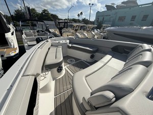 Sea Ray SLX 400 Outboard 42 2026 Sea Ray SLX 400 Outboard 43