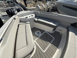 Sea Ray SLX 400 Outboard 43 2026 Sea Ray SLX 400 Outboard 44