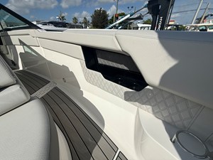 Sea Ray SLX 400 Outboard 46 2026 Sea Ray SLX 400 Outboard 47
