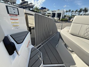 Sea Ray SLX 400 Outboard 49 2026 Sea Ray SLX 400 Outboard 50