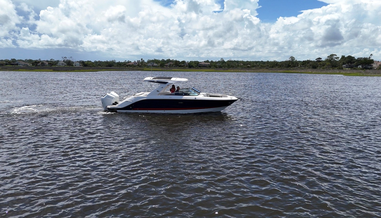 2027 Sea Ray SLX 310 Outboard 3
