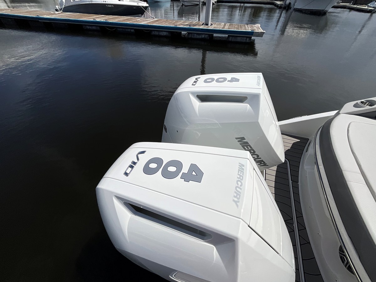 2027 Sea Ray SLX 310 Outboard 6