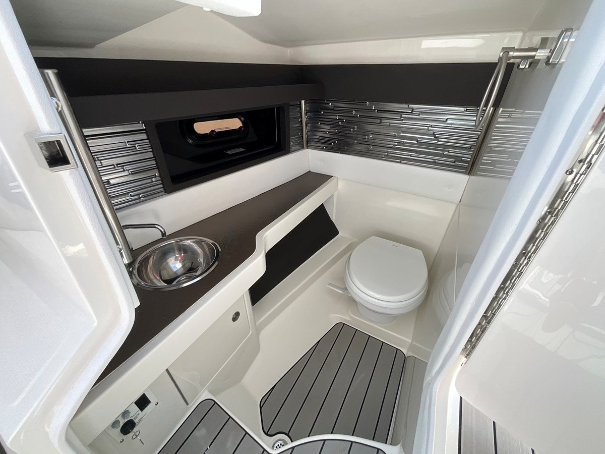 2027 Sea Ray SLX 310 Outboard 23
