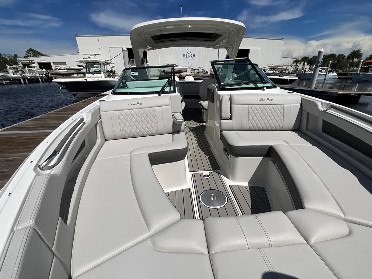 2027 Sea Ray SLX 310 Outboard 24