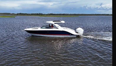 Sea Ray SLX 310 Outboard 0 2027 Sea Ray SLX 310 Outboard 1
