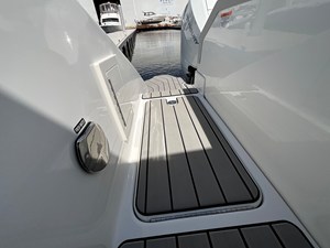 2027 Sea Ray SLX 310 Outboard 7